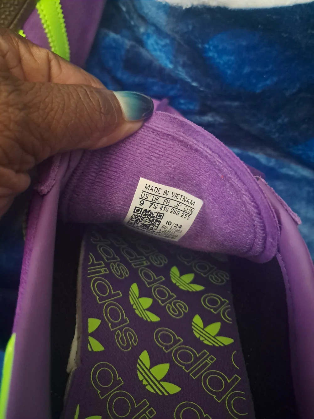 Adidas Womens Size 9.